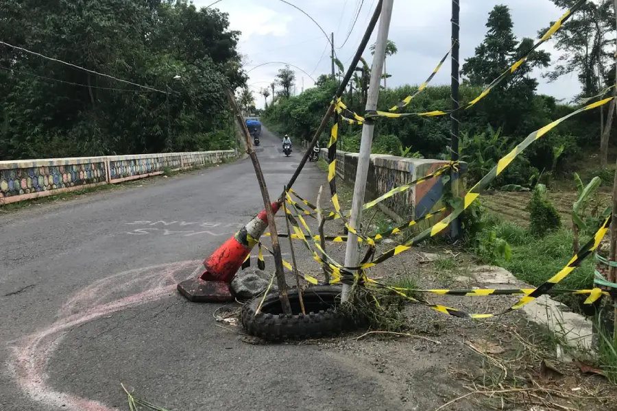 Jembatan Alternatif Blitar-Tulungagung Ambrol, Butuh Perbaikan Foto Berita Jatim