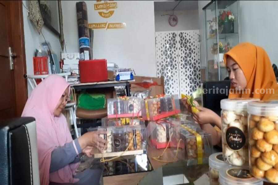 Jelang Lebaran, Produsen Hampers Lumajang Raup Cuan Hingga Rp200 Juta Foto Berita Jatim