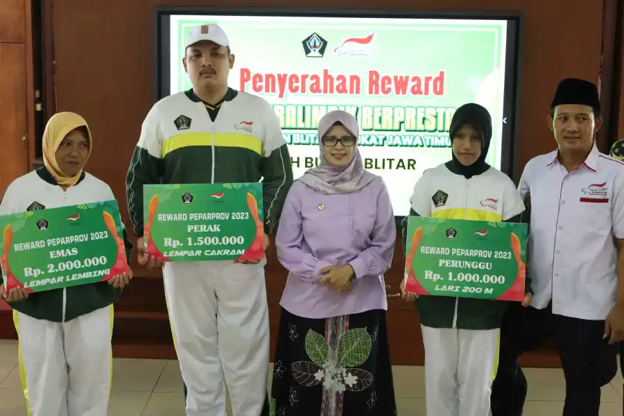 Mak Rini Bagikan Reward Atlet Paralimpik Blitar Berprestasi Foto Berita Jatim