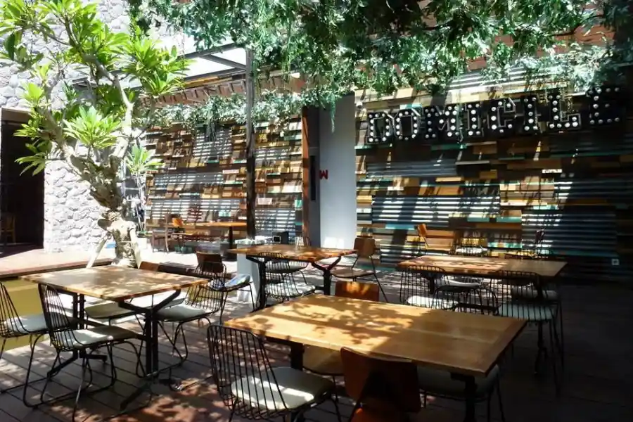 7 Tempat Nongkrong Nyaman di Surabaya untuk “Me Time” Terbaik Foto Berita Jatim