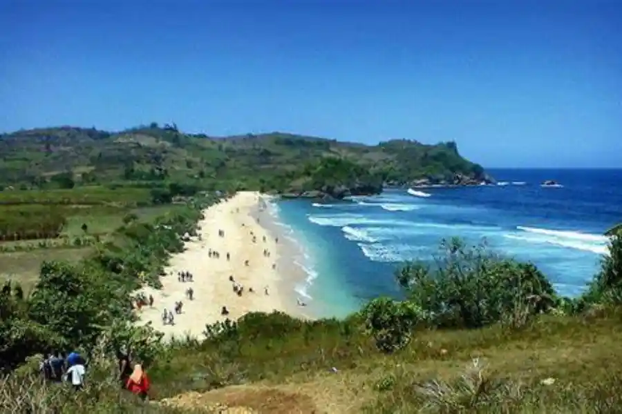 Simpan Lokasi Surga Tersembunyi, Ini 5 Rekomendasi Pantai di Blitar yang Cocok Buat Healing Foto Berita Jatim
