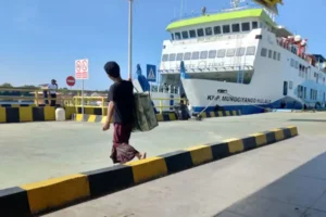 Pelayaran ke Kepulauan Sumenep Mulai Padat Jelang Lebaran Foto Berita Jatim