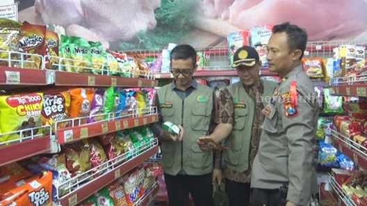 H-5 Lebaran, Tim Gabungan Temukan Makanan Tak Layak Edar di Jombang Foto Berita Jatim