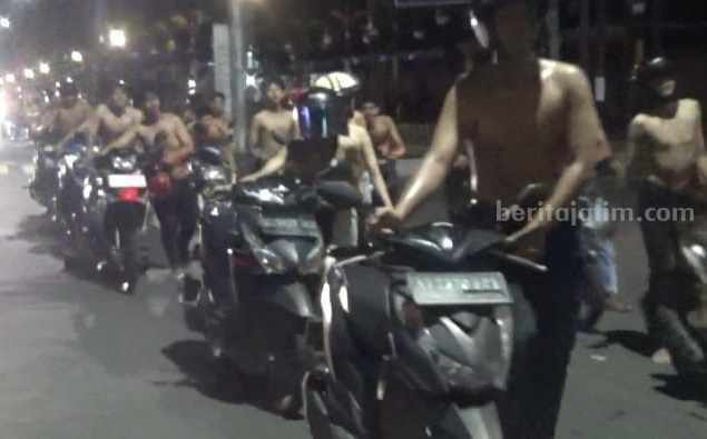 Diarak Telanjang Dada, Puluhan Pesilat Dibawa ke Polres Jombang Foto Berita Jatim
