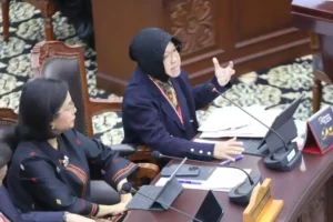 Jawaban Mensos Soal Sengketa Pilpres, Risma: Kami Hanya Salurkan Bansos dalam Bentuk Tunai Foto Berita Jatim