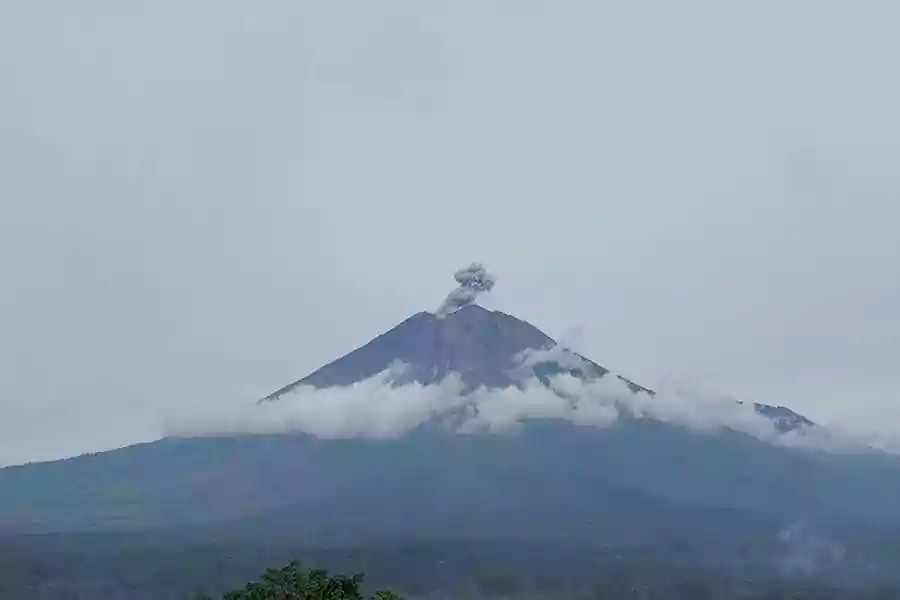 Gunung Semeru Erupsi Lagi, Letusan Setinggi 1 Kilometer Foto Berita Jatim