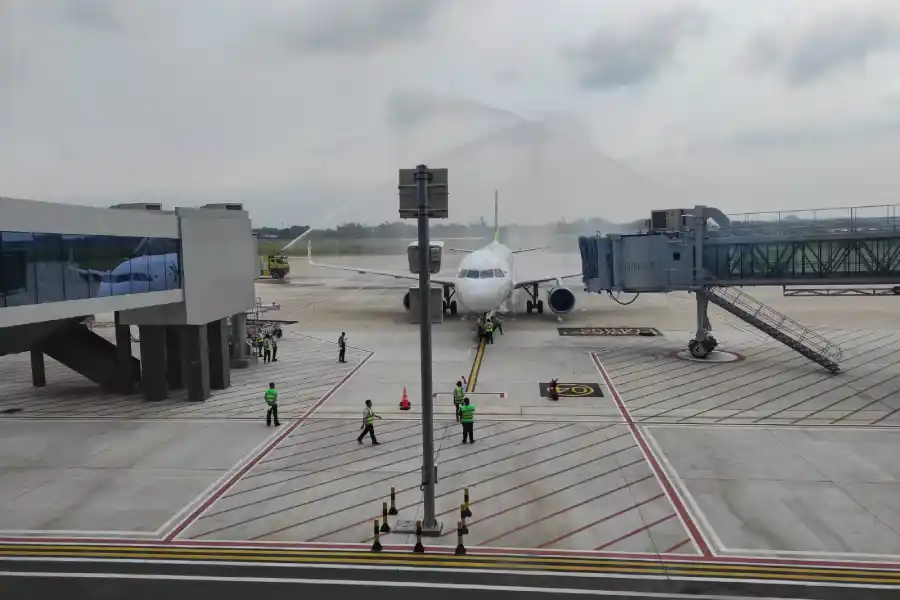 Pendaratan Perdana Citilink di Bandara Dhoho Kediri Disambut Water Salute Foto Berita Jatim