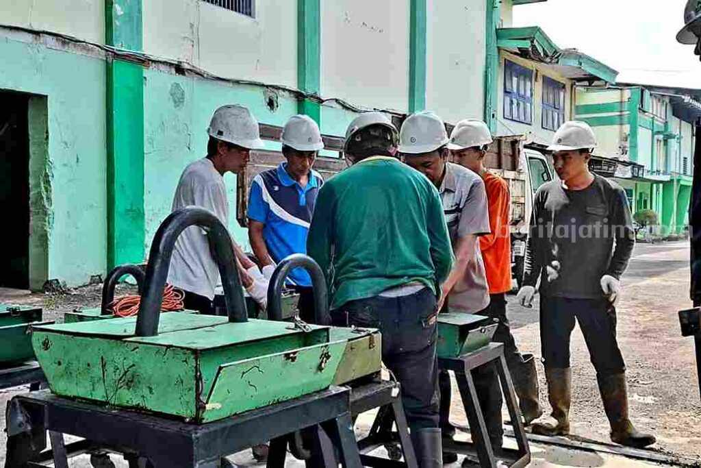 Disperdagin Tera Ulang DCS di Pabrik Gula Kota Kediri Foto Berita Jatim