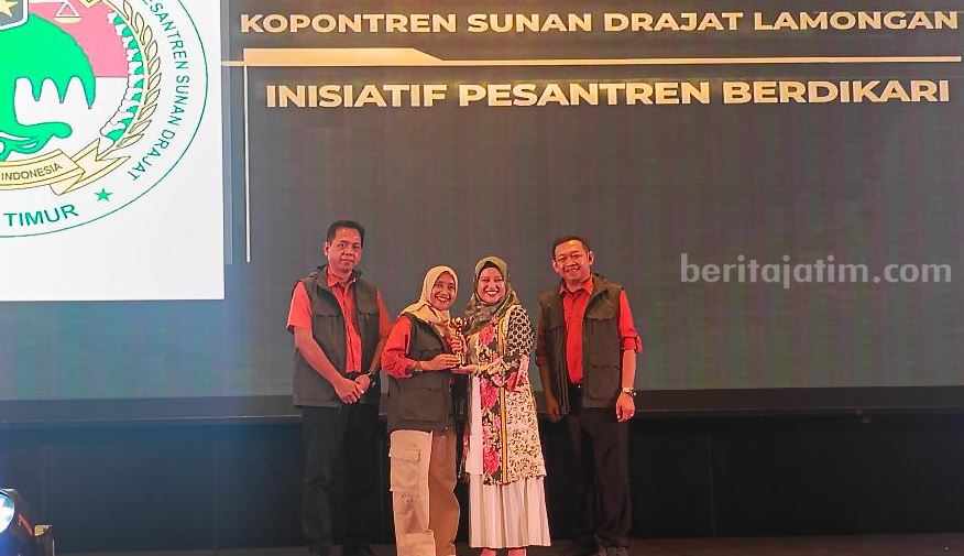 Iniasiatif Pesantren Berdikari, Kopontren Sunan Drajat Lamongan Raih Beritajatim Award Foto Berita Jatim