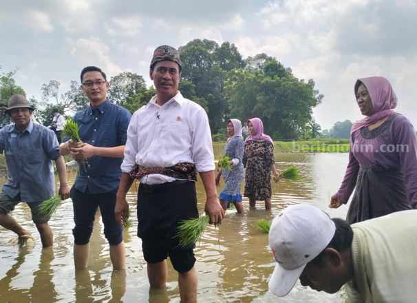 Kunjungi Bangkalan, Mentan RI Genjot Pipanisasi Lahan Pertanian Foto Berita Jatim