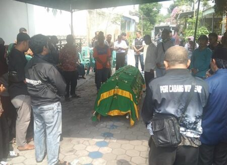 Guru Agama Islam Meninggal dalam Posisi Duduk