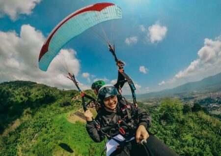 Melayang di Langit Banyuwangi Bareng Atlet Dunia