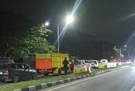 Malam Ini Suramadu Macet, Suporter Persib Mengaku Dilempar Helm Foto BeritaJatim