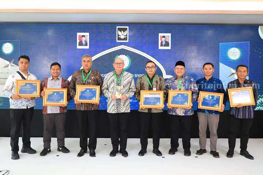 Borong 8 Penghargaan, Pj Gubernur Jatim: Komitmen Kembangkan Ekonomi Syariah