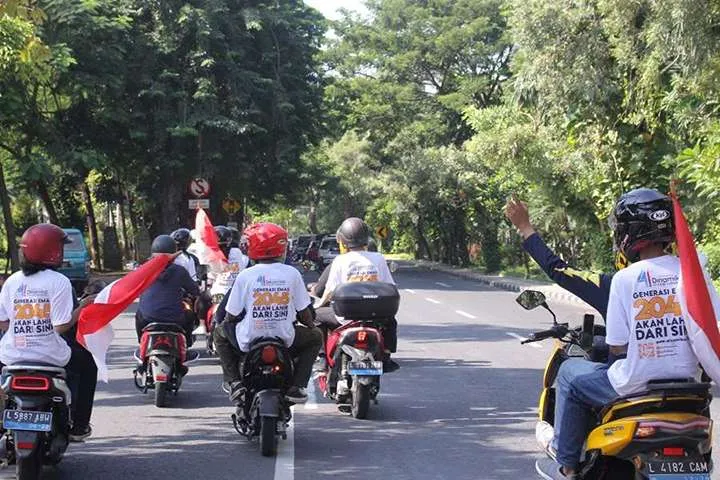 Pawai Motor Listrik Universitas Dinamika Kampanyekan Urban Farming Foto Berita Jatim