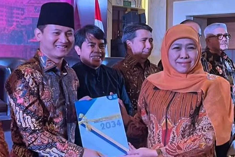 Khofifah dan Mas Ipin Bahas Usulan Rektor Unair Ihwal Indonesia Emas 2045 Foto Berita Jatim