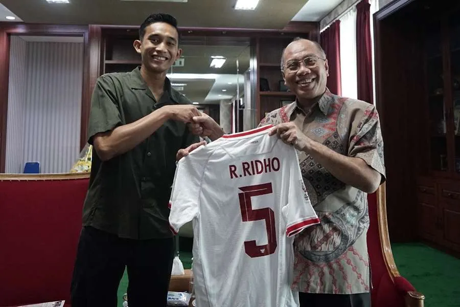 Rizky Ridho Dapat Bonus dari Rektor UM Surabaya Foto Berita Jatim