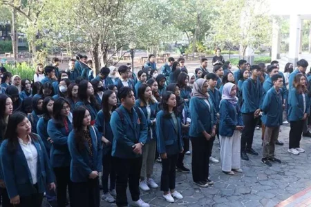 Ratusan Mahasiswa Ubaya Berikan Konsultasi Hukum Gratis di Hari Jadi Kota Surabaya Ratusan mahasiswa Fakultas Hukum Ubaya bersiap terjun ke masyarakat untuk memberikan konsultasi dan pemahaman hukum bagi masyarakat Surabaya, Jumat (31/5/2024).