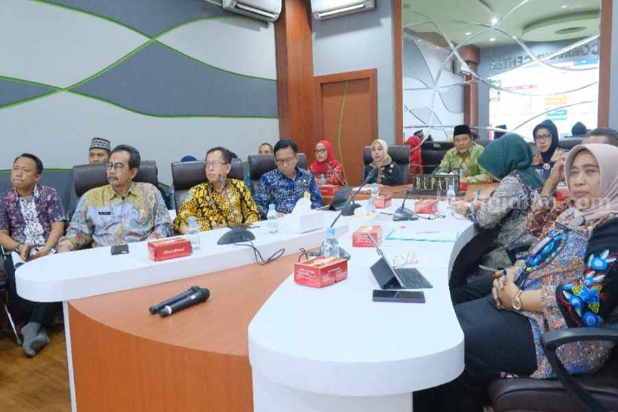 Plt Bupati Sidoarjo H. Subandi meeting bersama jajaran