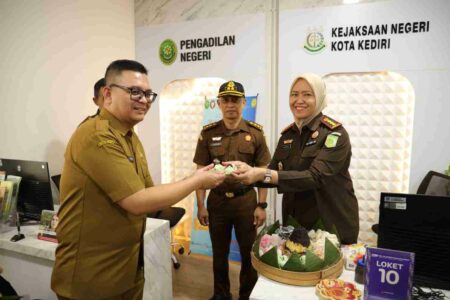 DPMPTSP Hadirkan Kejaksaan Negeri Kota Kediri di Mal Pelayanan Publik DPMPTSP Hadirkan Kejaksaan Negeri Kota Kediri di Mal Pelayanan Publik.