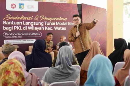 Bupati Kediri Salurkan Bantuan Tunai untuk Pengembangan Usaha PKL