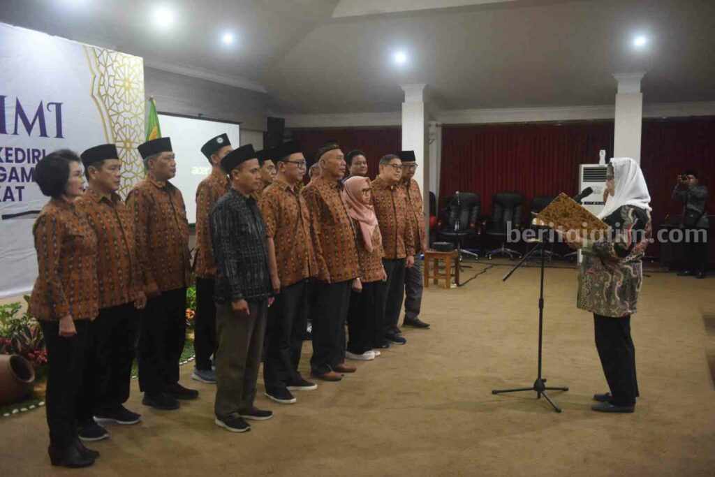 Kukuhkan Pengurus FKUB Kota Kediri Masa Bakti 2024-2029, Ini Ajakan Pj Wali Kota Foto Berita Jatim