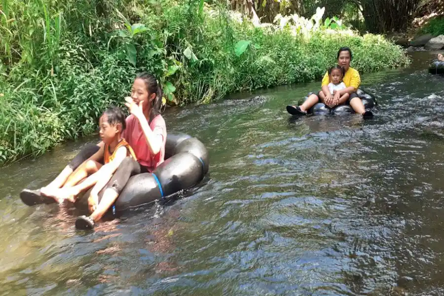 Sensasi Menyusuri Sungai Tubing Tumpak Selo Lumajang Foto Berita Jatim