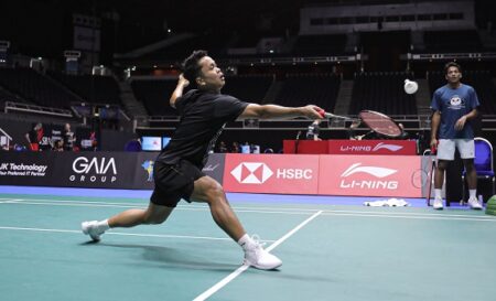 Daftar Lengkap Atlet Pelatnas PBSI 2025: Siapa Saja yang Dipanggil? Anthony Sinisuka Ginting dalam sesi latihan di Singapore Indoor Stadium pada Senin (27/5/2024) sore waktu setempat. Foto: PBSI