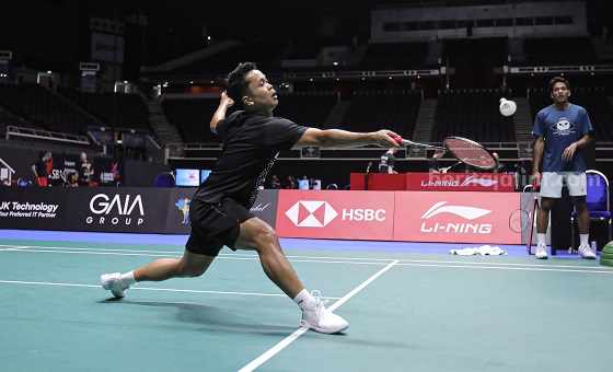 Anthony Sinisuka Ginting dalam sesi latihan di Singapore Indoor Stadium pada Senin (27/5/2024) sore waktu setempat. Foto: PBSI