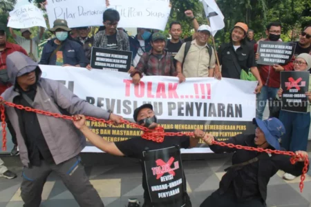 Ancam Kemerdekaan Pers, IJTI Surabaya Tolak RUU Penyiaran foto beritajatim