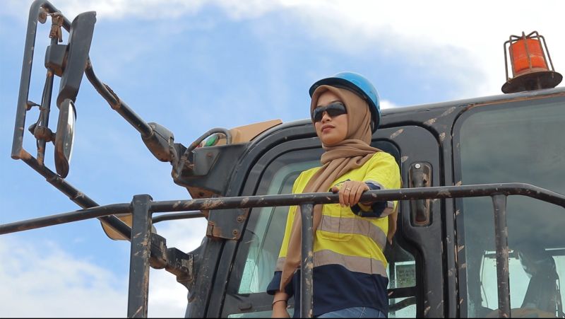 Kesetaraan Gender di Antara Bebatuan Tambang Tujuh Bukit Foto Berita Jatim
