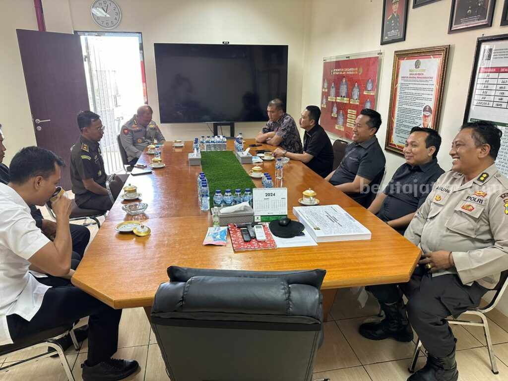Dihukum 2,5 Tahun, 2 Polisi yang Terlibat Kasus Tragedi Kanjuruhan Dieksekusi Foto Berita Jatim