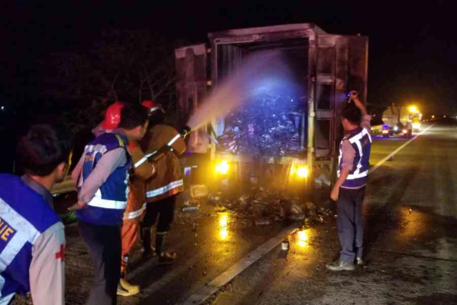 Cerita Sopir Truk Box Paket yang Terbakar di Tol Ngawi, Hendak Kirim ke Malang Foto Berita Jatim