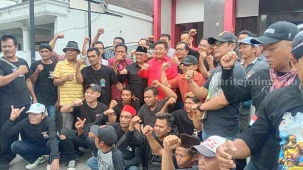Maju Pilbup Blitar 2024, Guntur Wahono Bakal Mengecat Pendapa RHN Jadi Merah Foto Berita Jatim