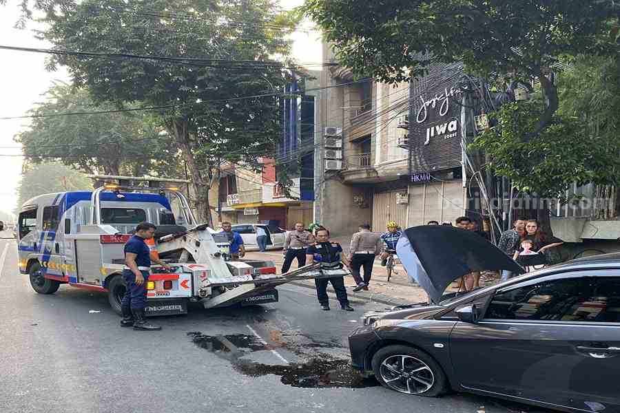 Wanita Sidoarjo Mabuk lalu Tabrak Tiang PJU di Surabaya Foto Berita Jatim