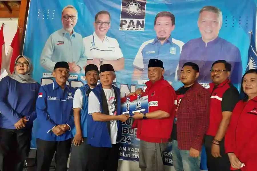Bupati dan Wabup Ngawi Ambil Formulir Pilkada 2024 di PAN Foto Berita Jatim