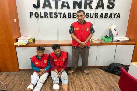 Polisi Tembak Dua Pembobol Toko di Surabaya foto beritajatim