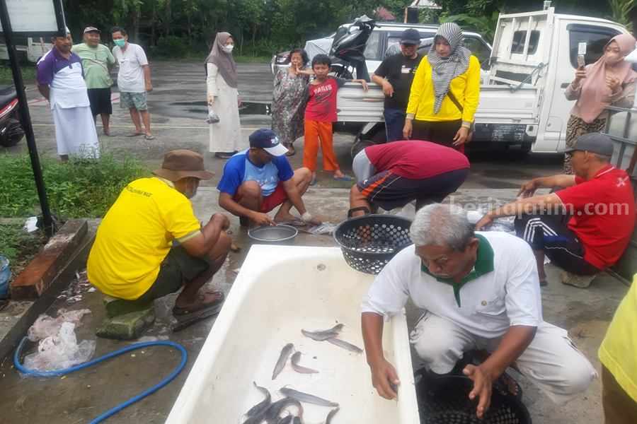 Aktivitas warga perumahan.