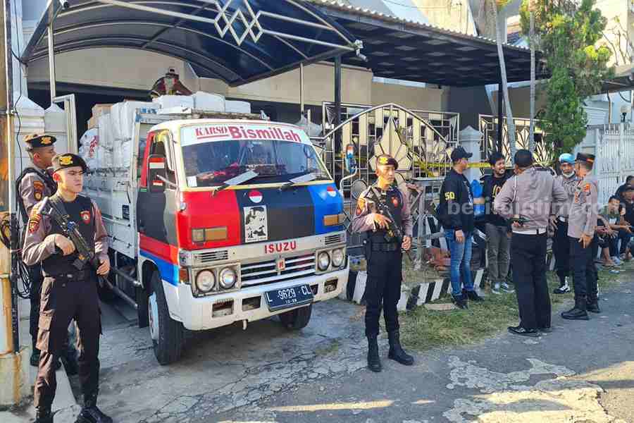Rumah di Kertajaya Indah Surabaya yang dijadikan home industri.