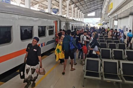 Libur Waisak, Tiket Kereta Api ke Banyuwangi Tinggal Sedikit, Gercep Pesan Sisanya foto beritajatim