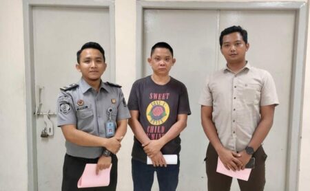 Anwari saat dijebloskan ke Rutan Medaeng Oleh Jaksa.