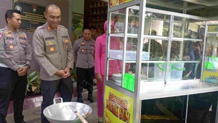Kapolres Malang Berikan Bantuan UMKM Bagi Keluarga Korban Kanjuruhan