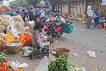 Pedagang di Pelataran Pasar Sayur Magetan Wajib Tertib, Jika Tidak Ini Saksinya