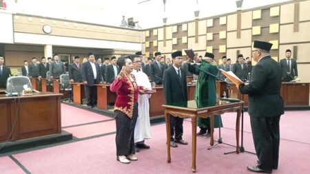 Bawaslu Kabupaten Malang Lantik 99 Panwascam foto beritajatim