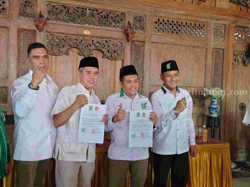 Deklarasi dukungan Pasangan Juned-Harun di salah satu cafe di Kecamatan Kranggan, Kota Mojokerto, Sabtu (25/5/2024). [Foto : ist]