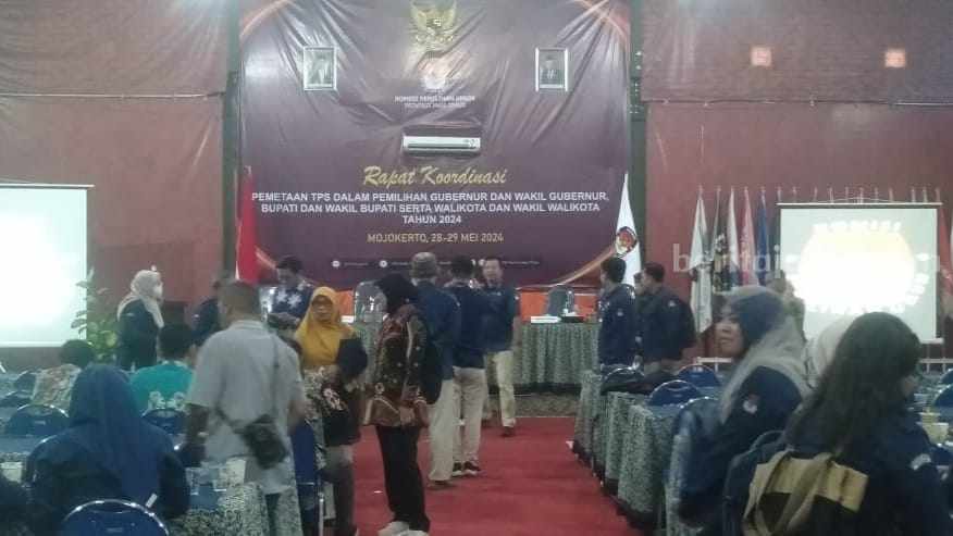 Rakor pemetaan TPS untuk pelaksanaan Pilkada Jatim 2024 di KPU Kabupaten Mojokerto, Selasa (28/5/2024). [Foto : ist]