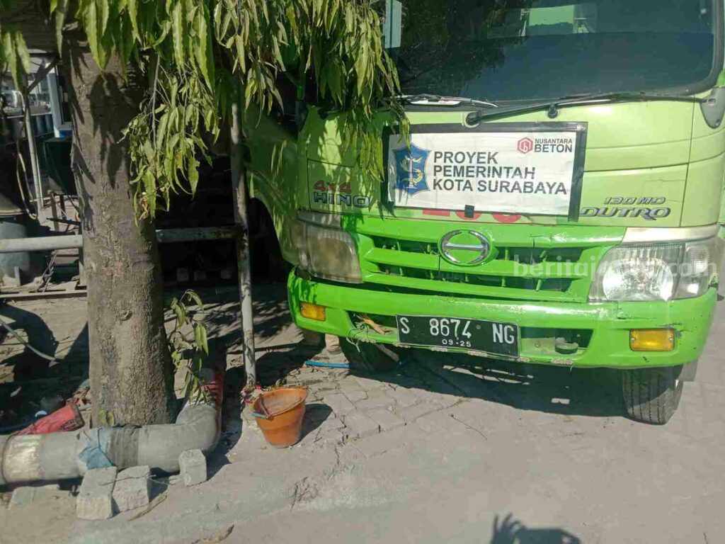Foto truk yang menyebabkan korban meninggal dunia saat bekerja.