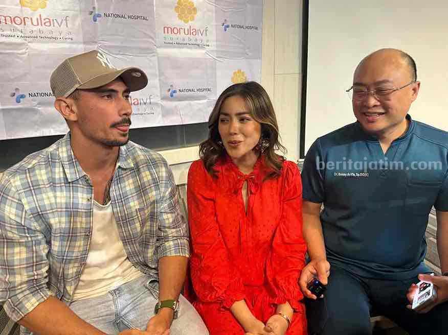 Aktris Jessica Iskandar dan suaminya, Vincent Verhaag.