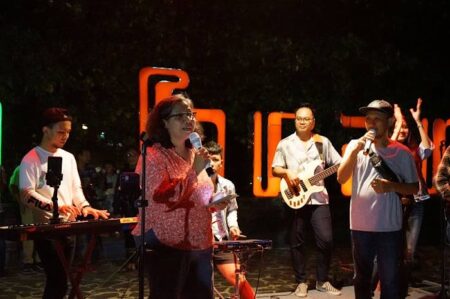 Pj Wali Kota Kediri Sumbang Satu Lagu di BrantasTic, Bikin Penonton Meleleh