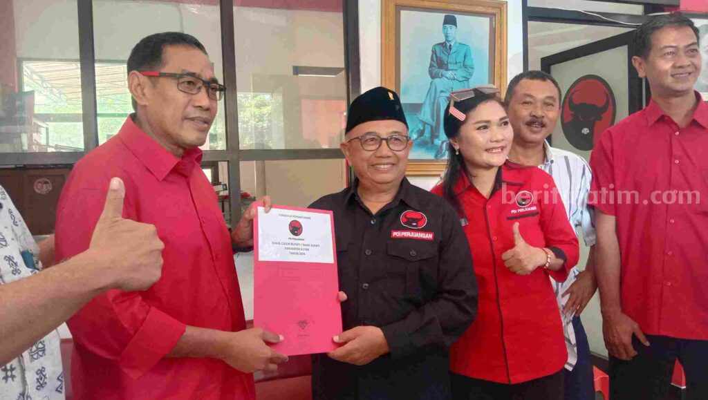 Crazy Rich Asal Blitar Selatan Ambil Formulir Cabup di PDIP Foto Berita Jatim